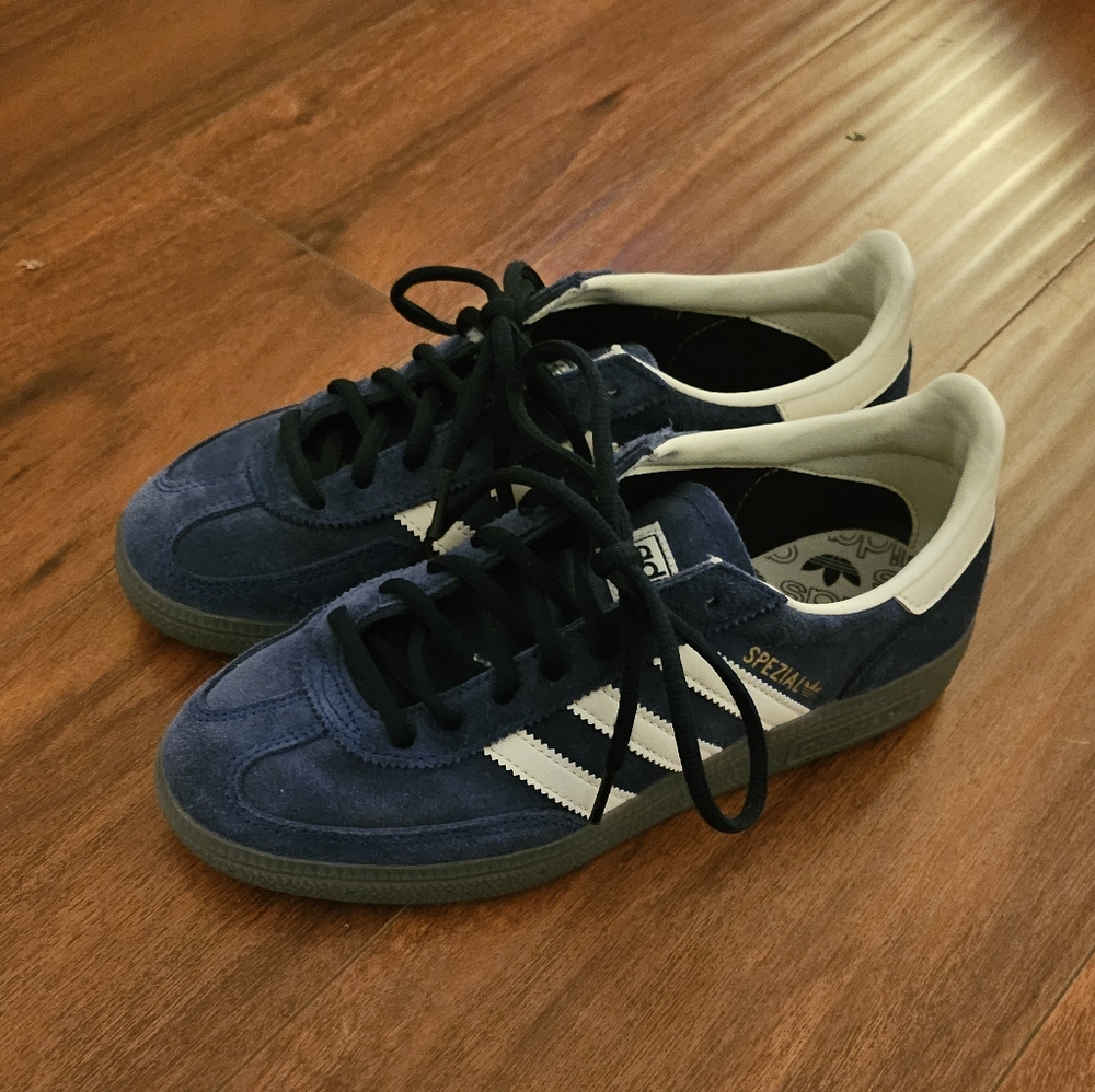 Adidas Spezial in night indigo / cream white